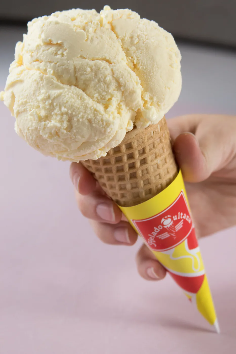 Cono de Helado Sultana con su empaque oficial